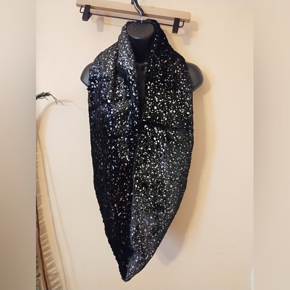 Madison 88 VTG black faux fur silver sparkling infinity scarf on size fits all - Picture 1 of 6